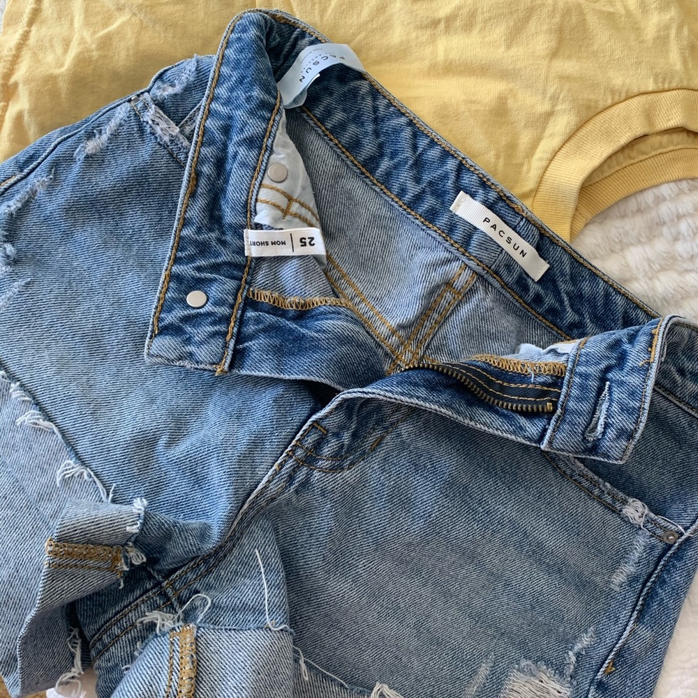 PACSUN 25 MOM SHORTS!never worn/perfect condition.